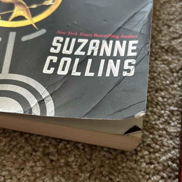 *SOLD* The Hunger Games and Catching Fire, Paperback Books - Picture 5 of 8